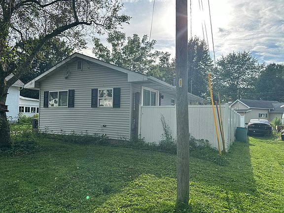 2nd image of 701 Daggett Dr