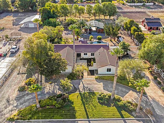 5th image of 23110 Los Ranchos Dr