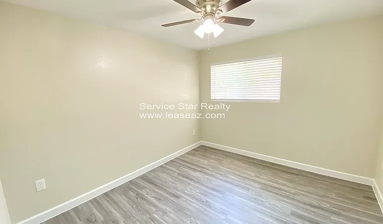 5936 W Seldon Ln — Photo 6