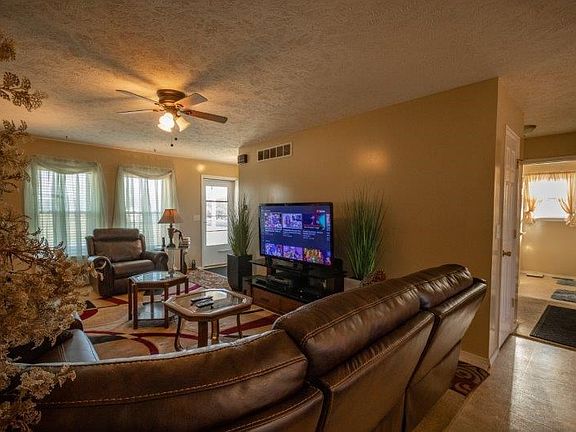 4th image of 15 Richwood Trl