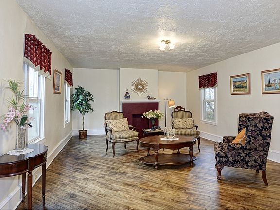 4th image of 293 Heckman St