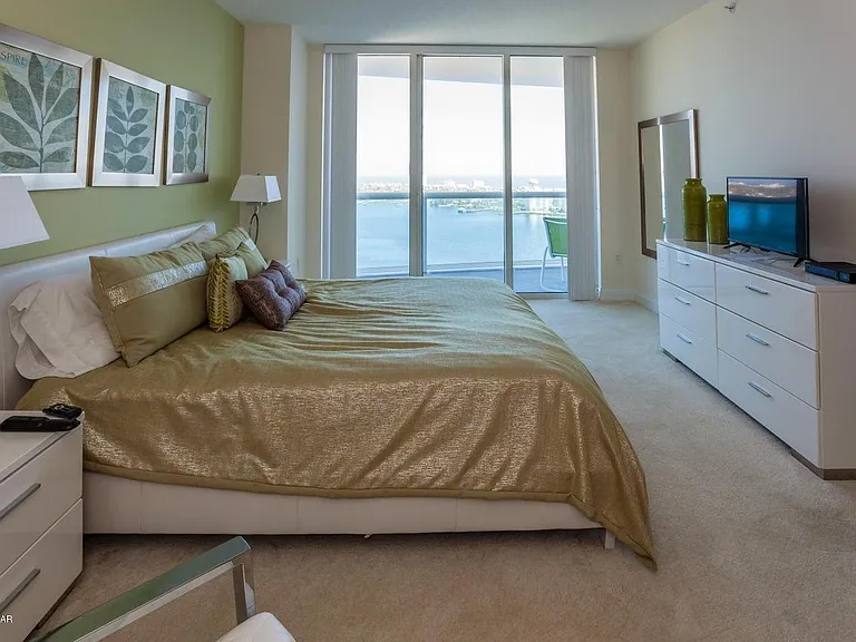 241 Riverside Dr #2204 — Photo 9