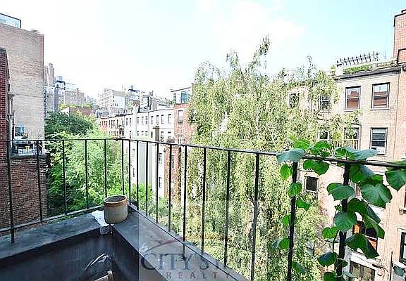 5th image of 107 W 74th St APT 3R
