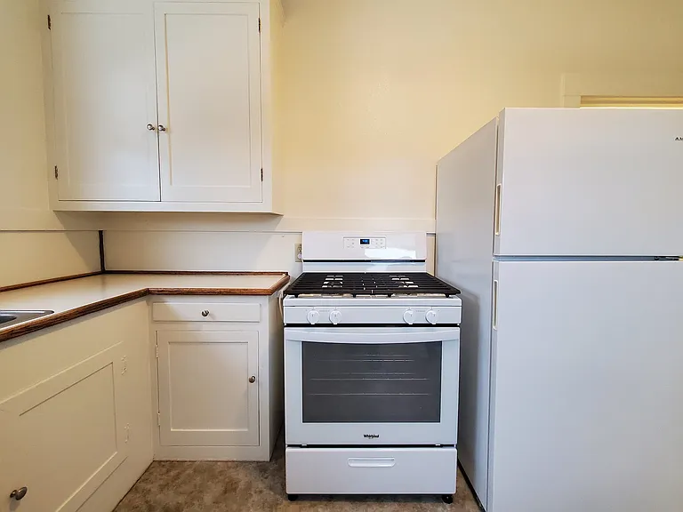 435 Henderson St #4 — Photo 4
