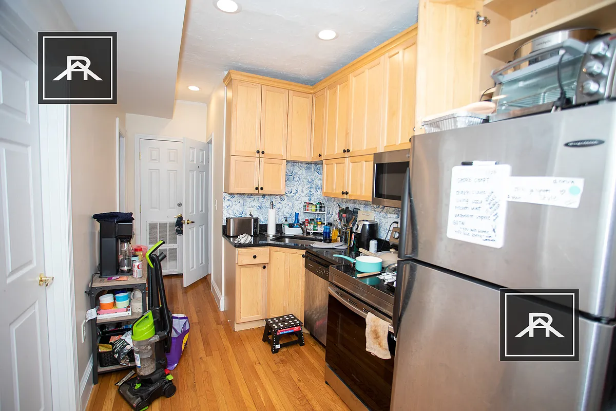 Building Photo - 73 Thatcher St #303A