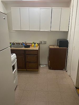 4th image of 458 W 50th St #2
