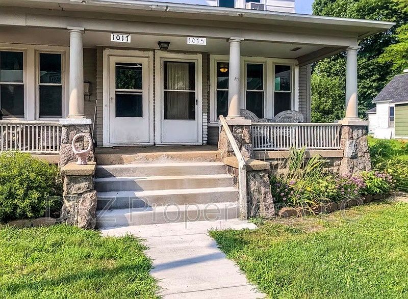 1st image of 1017 Bridge St NW
