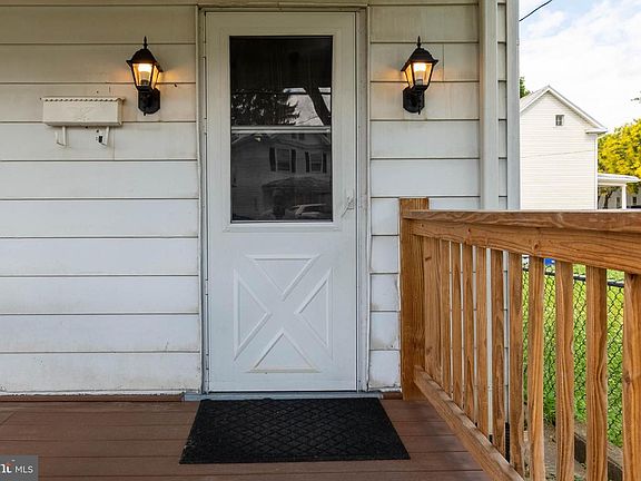 5th image of 405 Porter Ave