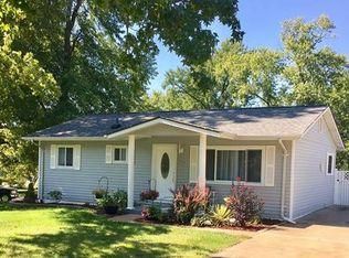 802 Rauscher Dr, Ballwin, MO 63011