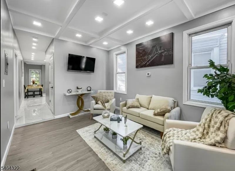 4 bed, 1.0 bath, $2,400 — Photo 1