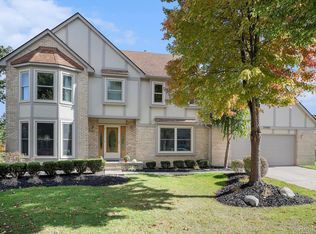 24416 Venice Dr, Novi, MI 48374