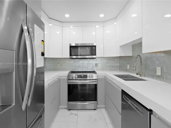 3675 N Country Club Dr APT 2008, Aventura, FL 33180