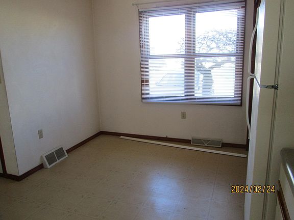 Kitchen dining area