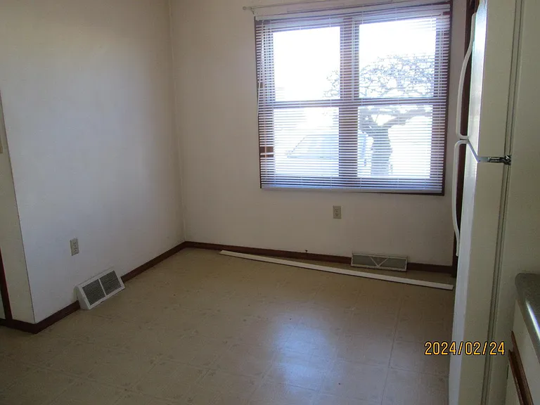 Kitchen dining area