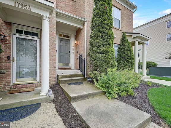 4th image of 1797 Wheyfield Dr Unit 16-B