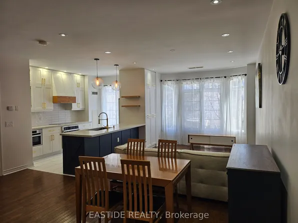 17 Barberry Pl #213, Toronto, ON M2K 3E2