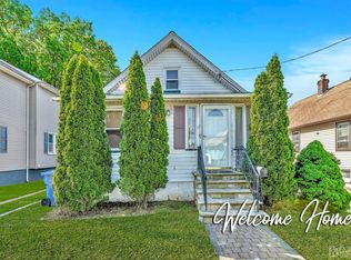 17 Lillian Ter, Woodbridge, NJ 07095