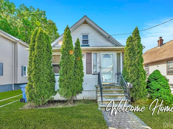 17 Lillian Ter, Woodbridge, NJ 07095