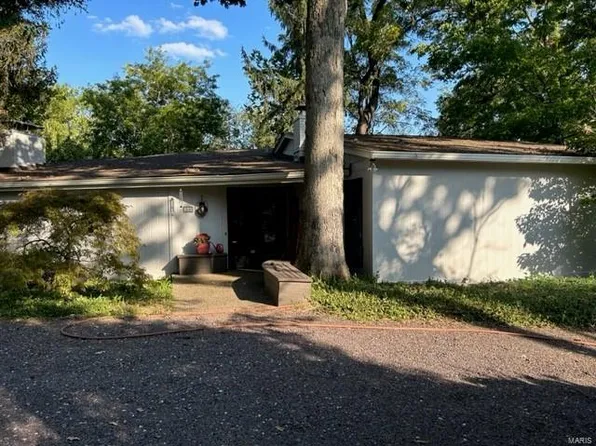 58 Conway Ln, Saint Louis, MO 63124