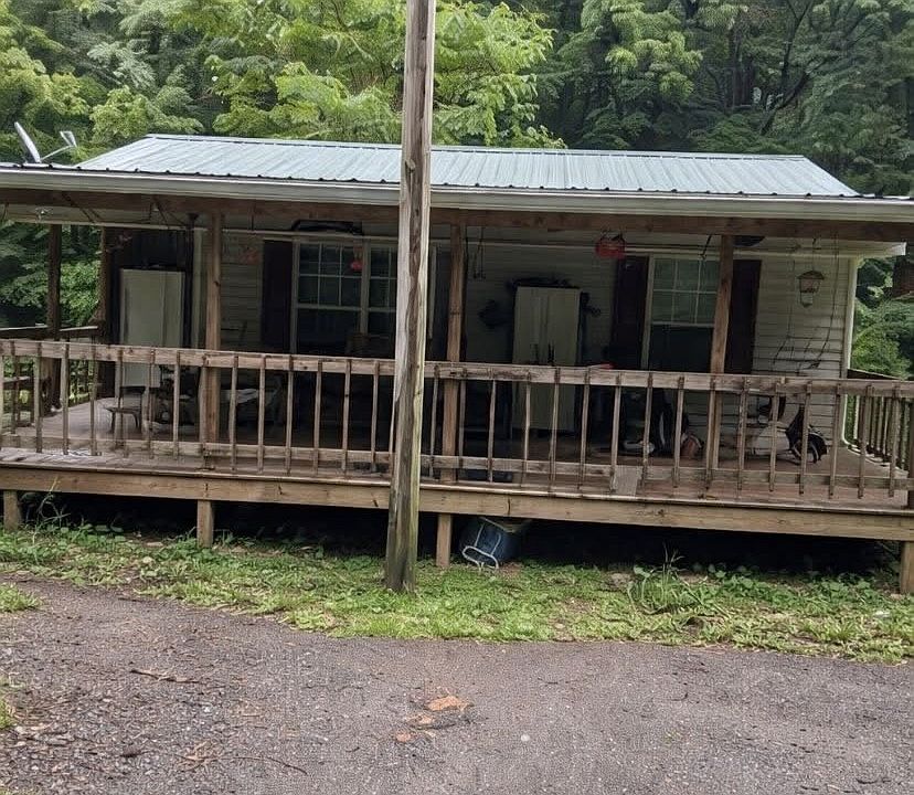 1st image of 2750 Lyle Hollow Rd