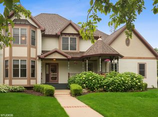 211 Redwing Dr, Woodstock, IL 60098