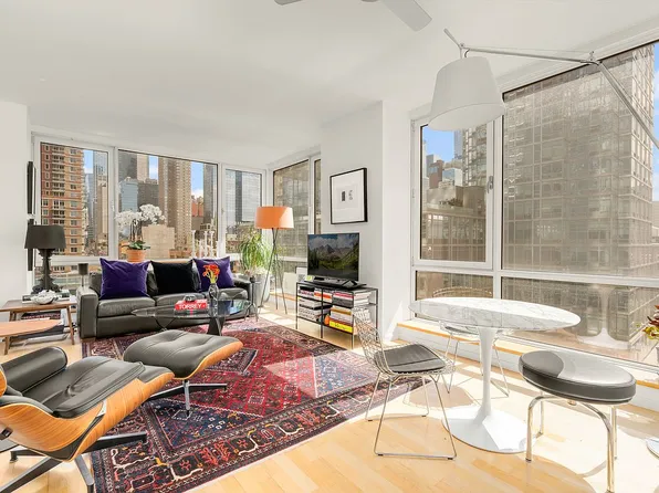 635 W 42nd St APT 5G, New York, NY 10036