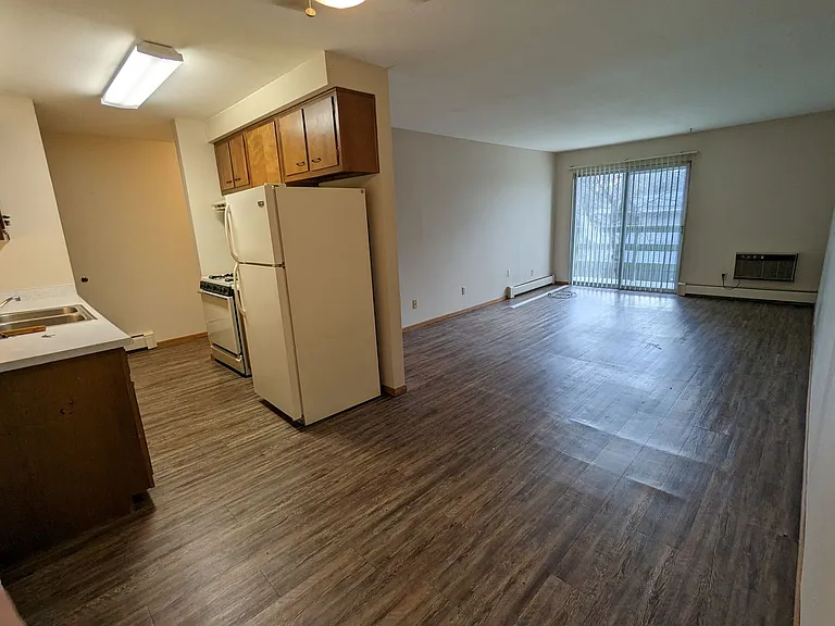 1005 S East St — Photo 9