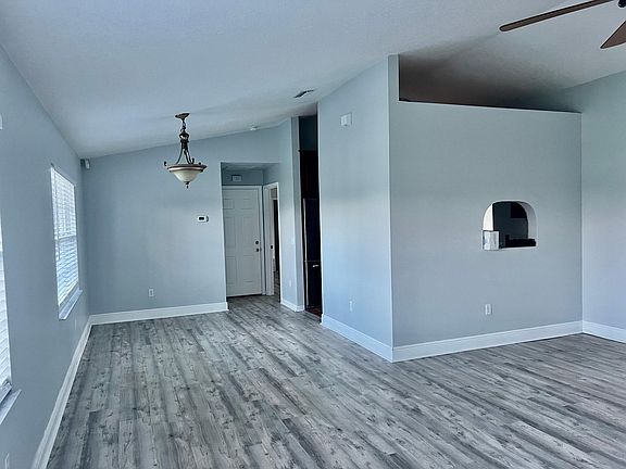 2nd image of 32 Rocking Horse Dr