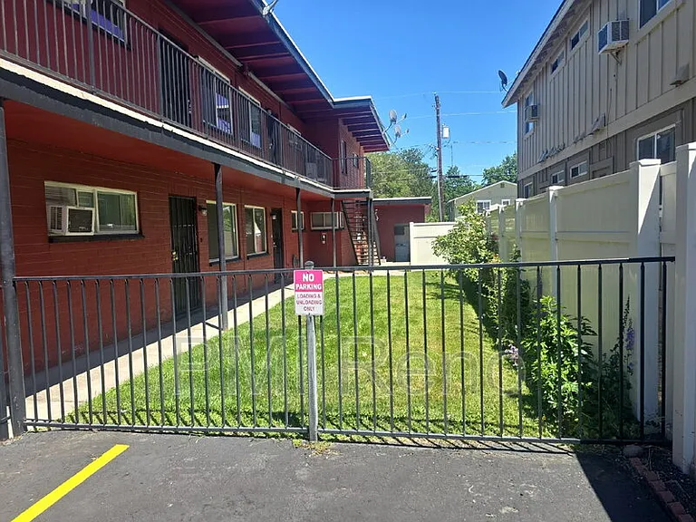 780 Lander St #4 — Photo 2
