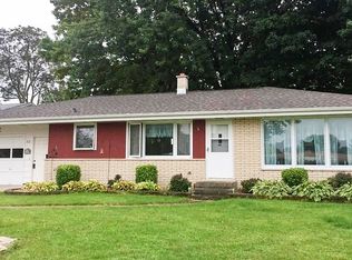 417 E 4th St, Manawa, WI 54949