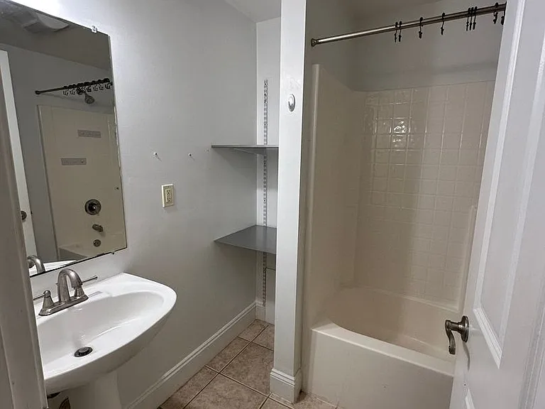 1044 North Ave #4 — Photo 24
