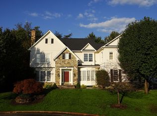 8620 Woodwren Ln, Fairfax Station, VA 22039