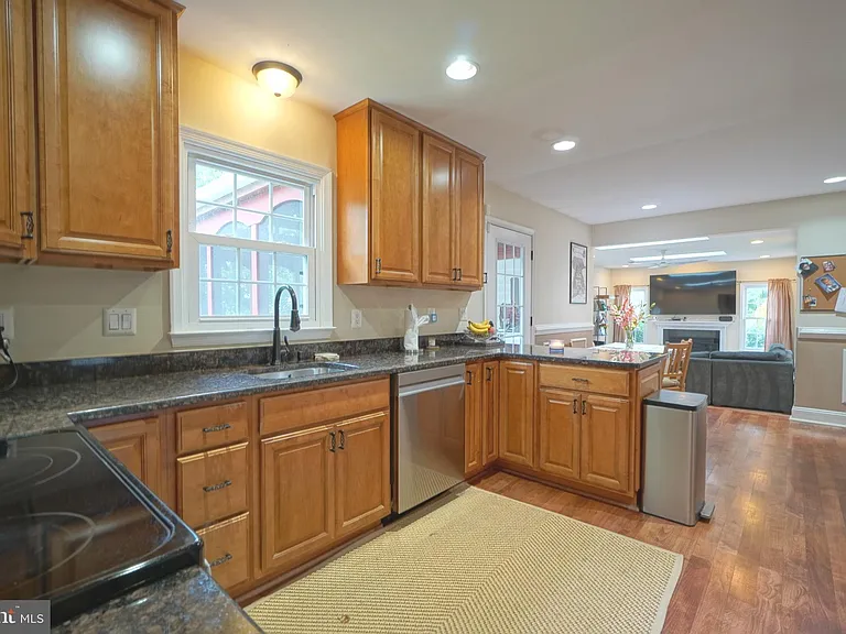 1432 Powells Tavern Pl — Photo 2