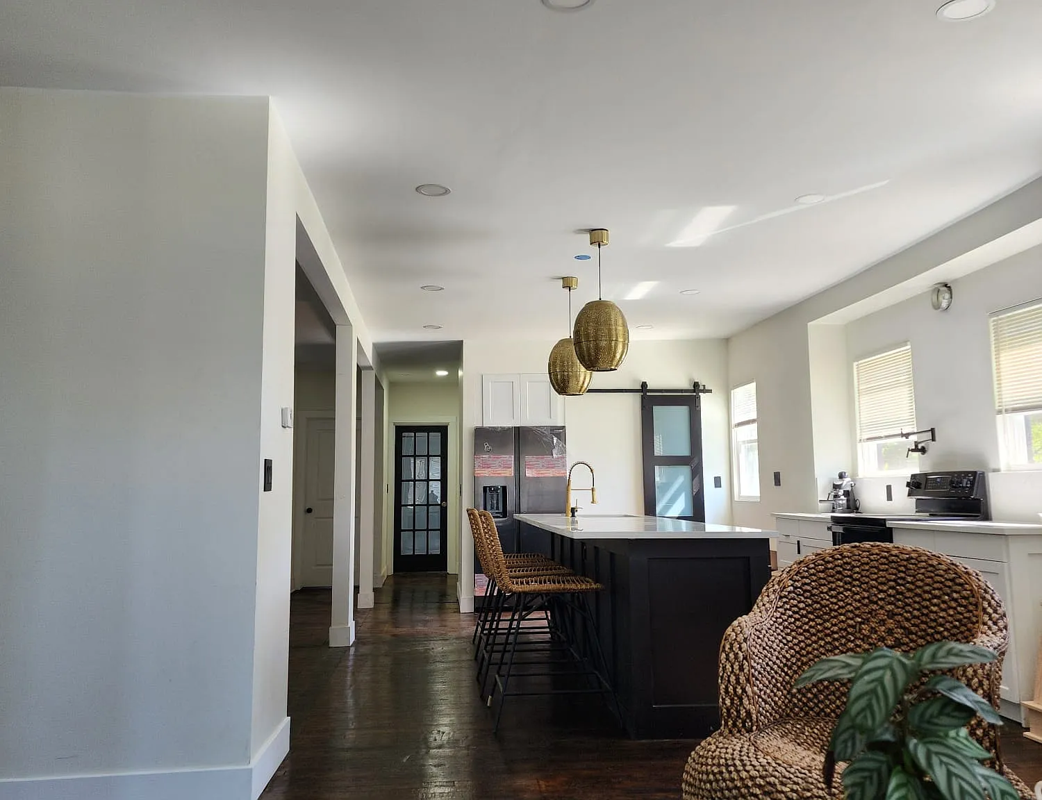 5 bed, 4225 sqft, $3,200 — Photo 2