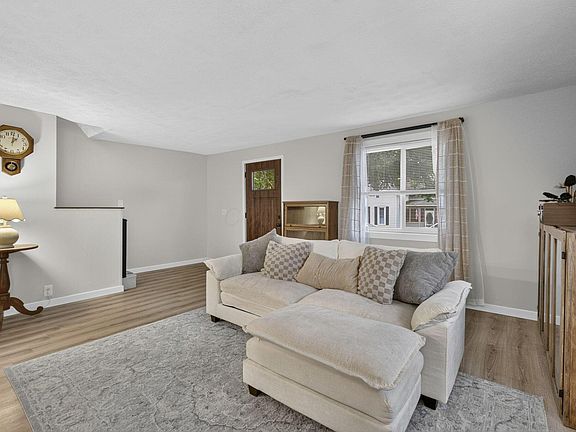 5th image of 114 N Main St