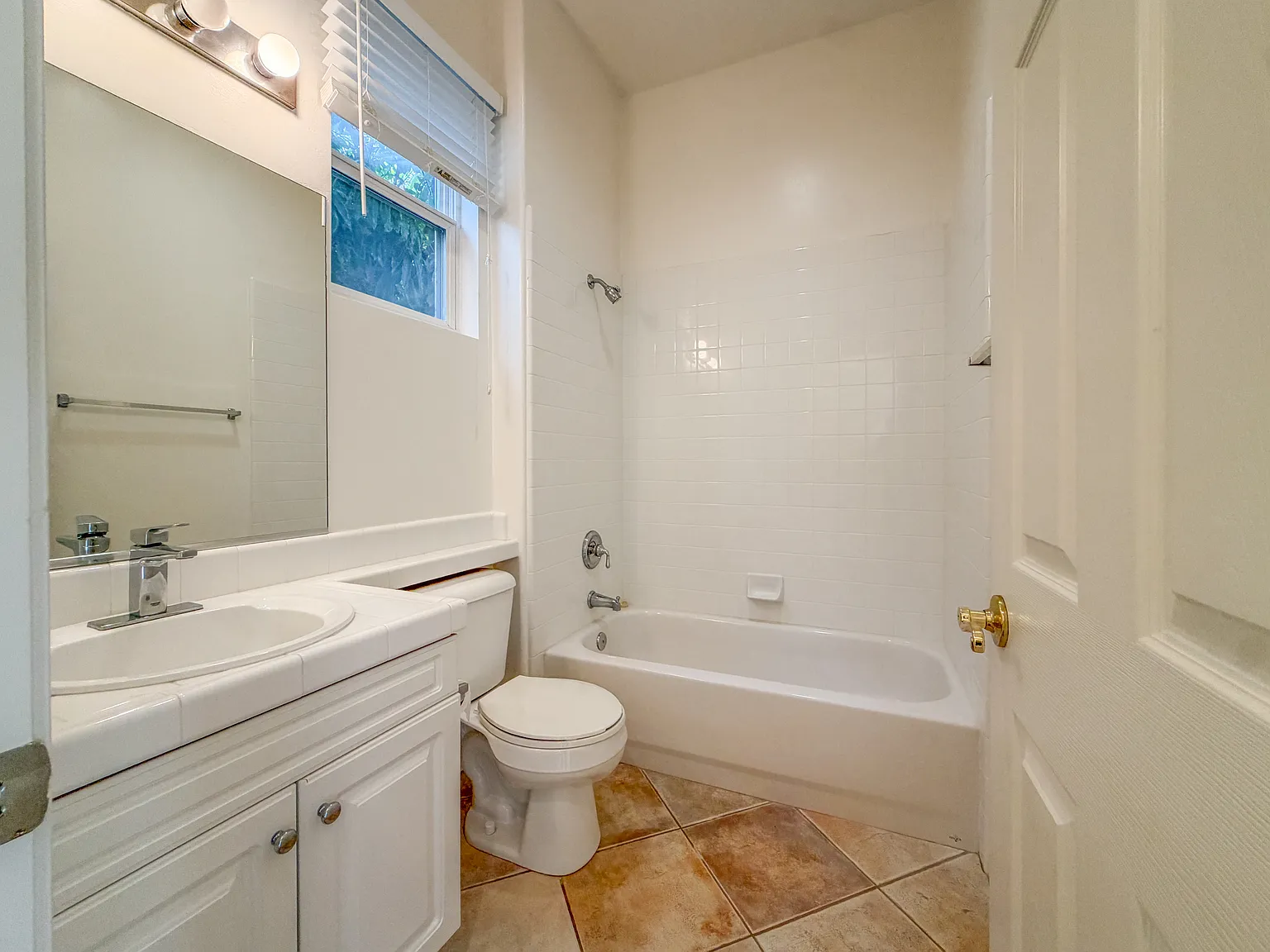 5 bed, 3.5 bath, 3094 sqft, $7,500 — Photo 3