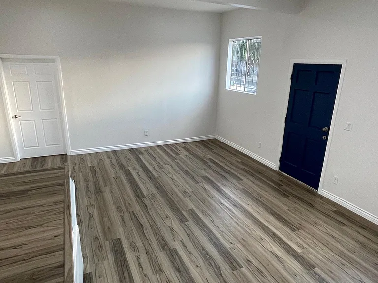 133 S Grand Ave — Photo 9