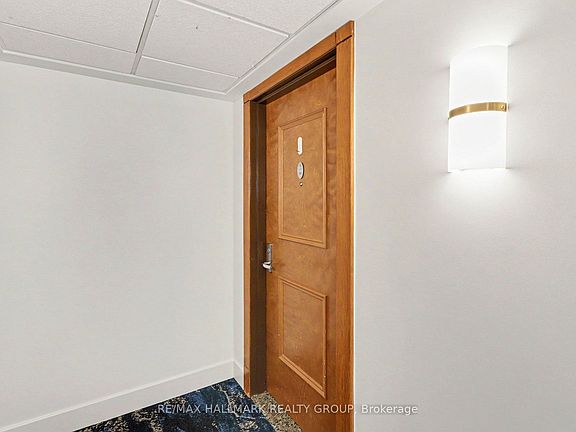 5th image of 242 Rideau St #201