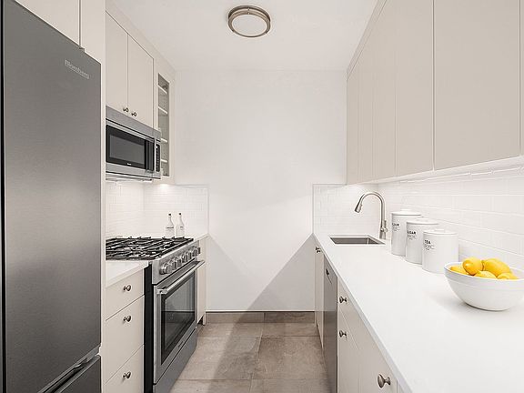 2nd image of 166 E 63rd St APT 5E