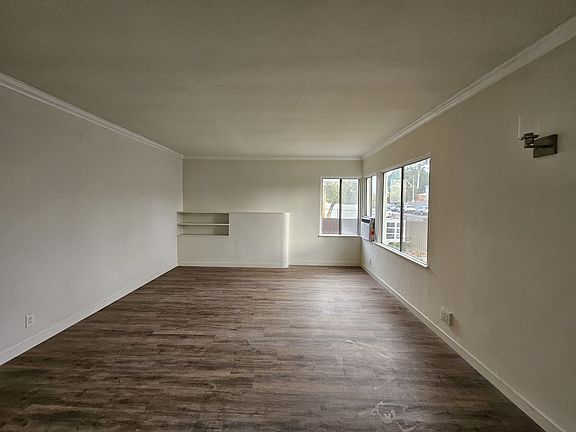 3rd image of 931 N Screenland Dr #931