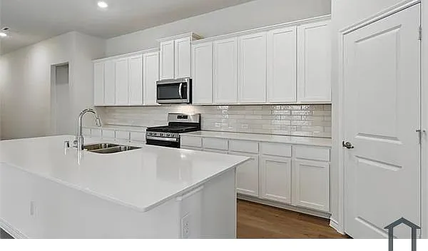4 bed, 2100 sqft, $3,573 — Photo 4