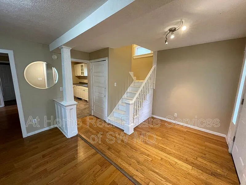 4 bed, 2.0 bath, 1400 sqft, $1,580 — Photo 3