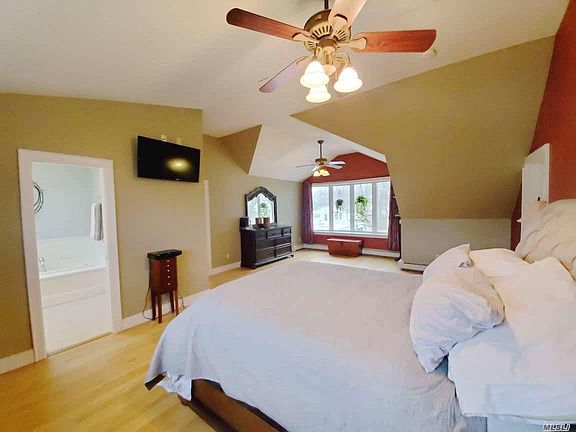 3rd image of 37 Alcolade Dr E