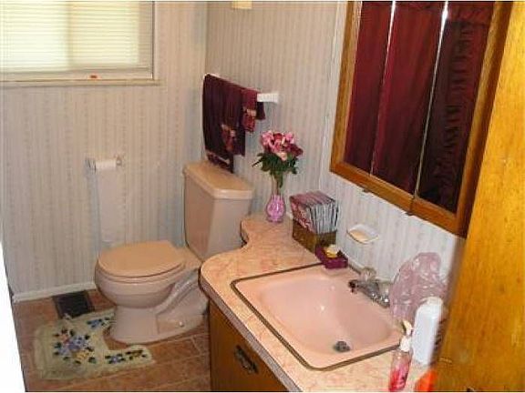 5th image of 404 E Eppington Dr