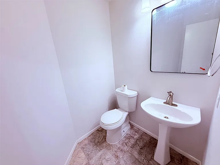 13407 Carruth Ln — Photo 23
