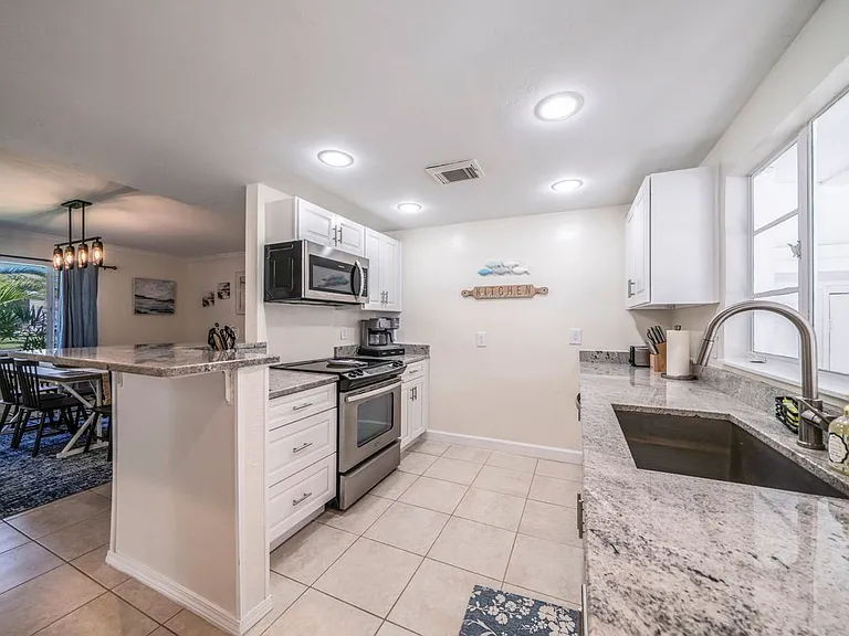 4464 E Riverside Dr — Photo 14