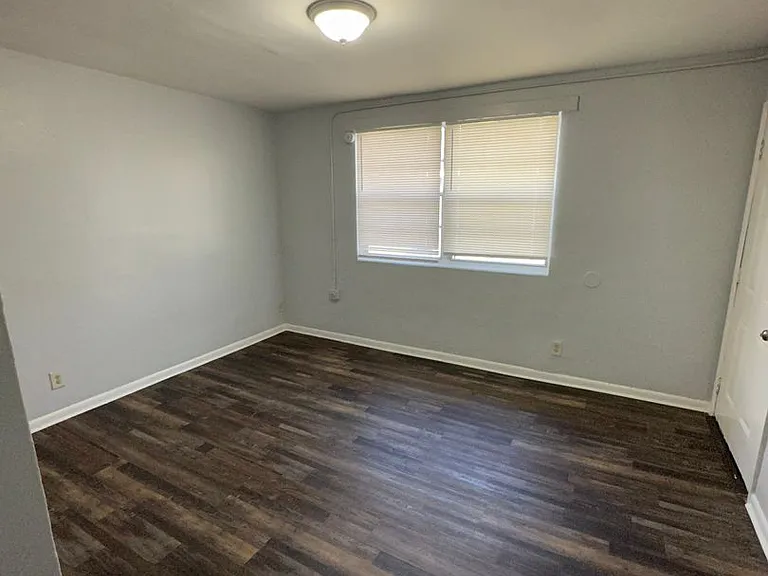 2020 Palafox St — Photo 11