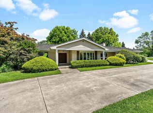 4 Royal Vale Dr, Oak Brook, IL 60523