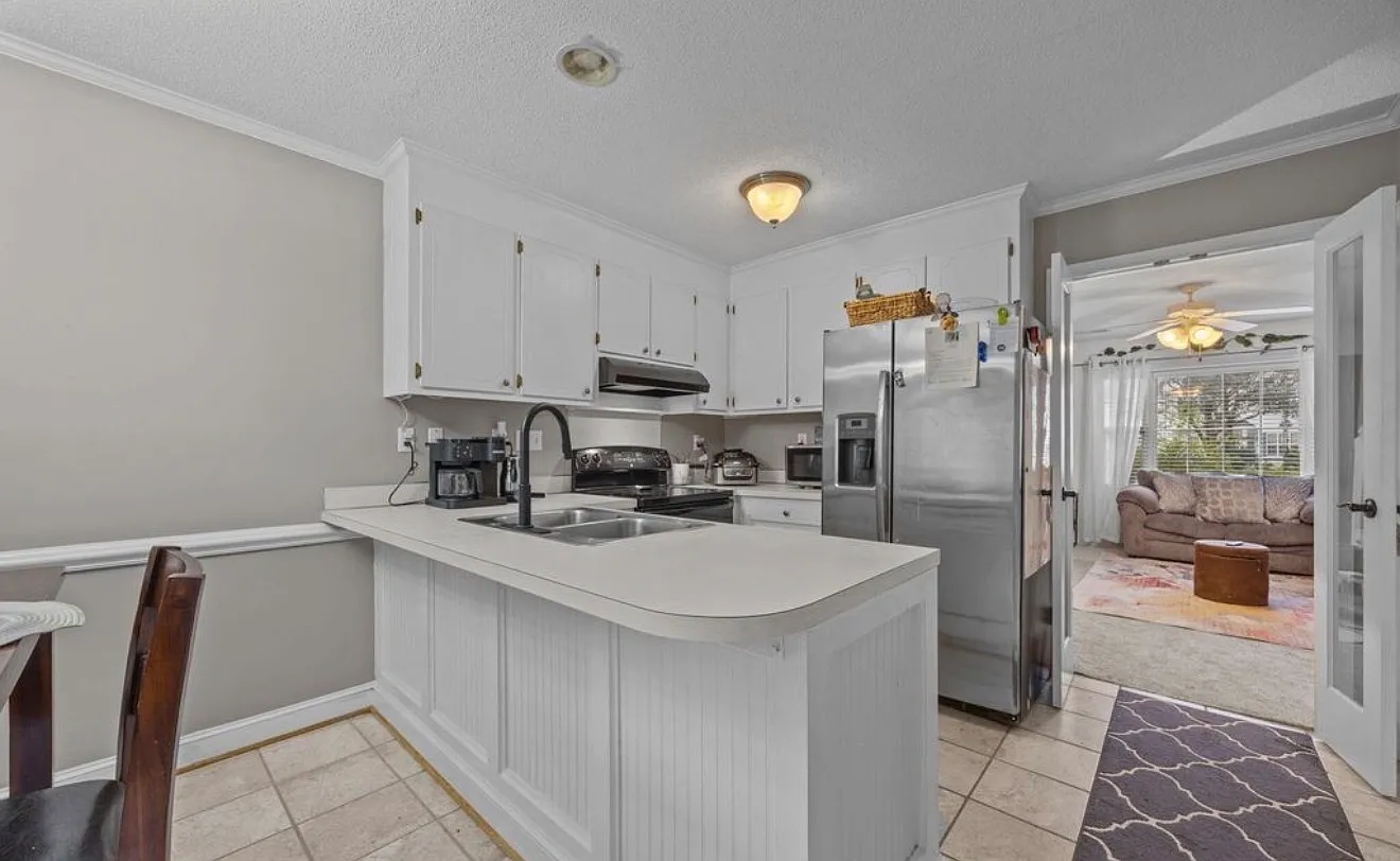 2 bed, 1.5 bath, 1042 sqft, $1,200 — Photo 2