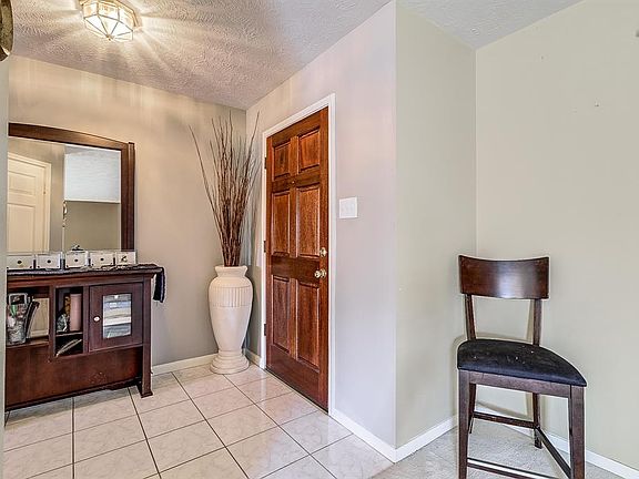 3rd image of 4231 Lakewood Dr